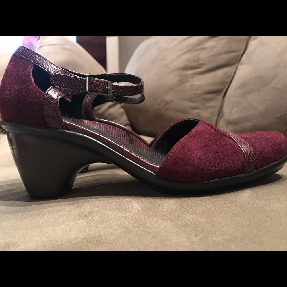 Dansko Burgundy Suede Mary Janes in size 7.5